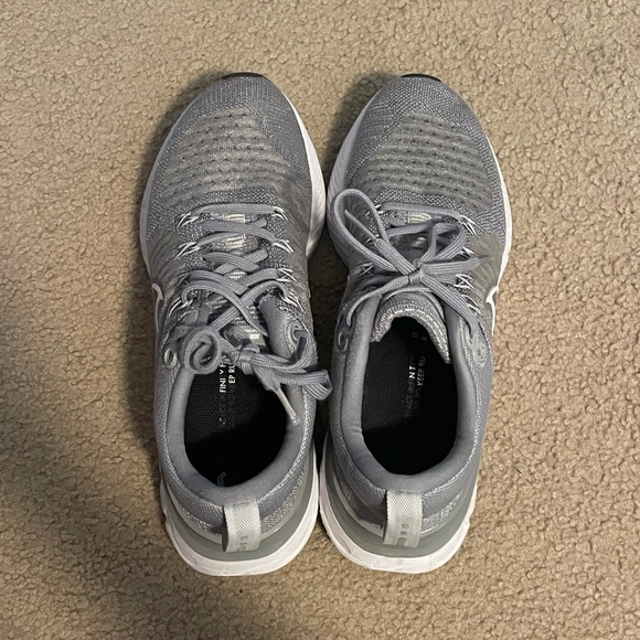 nike shoes - Picture 2 of 3